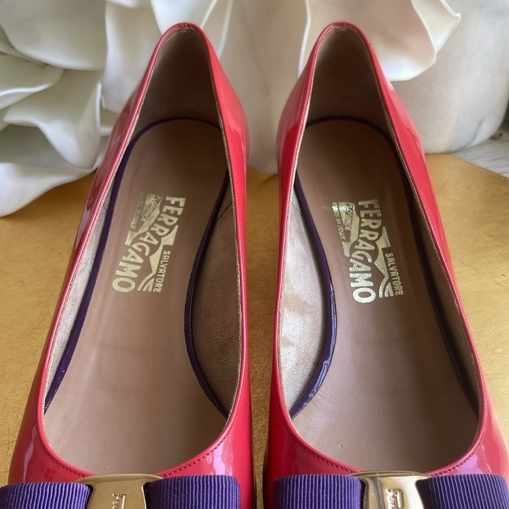 Salvatore Ferragamo Vera Pump in Two-Tone Patent Leather - Picture 10 of 16